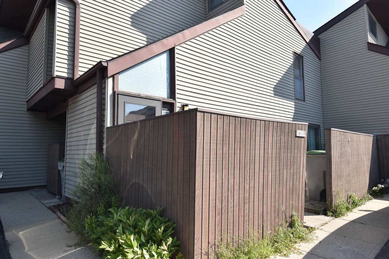 1611 Edgerton Ave - Photo 1