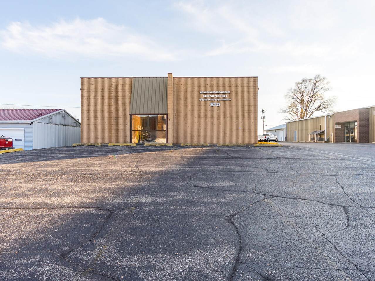 810 Monitor St - Photo 1