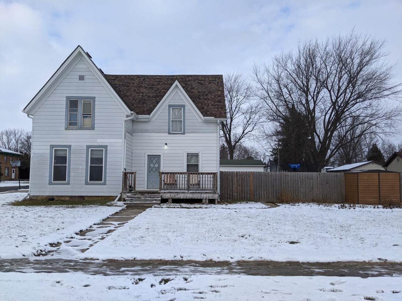 612 Cross St - Photo 1