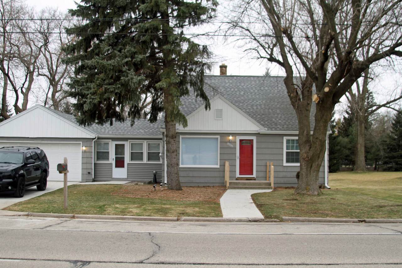 8205 Teutonia Ave - Photo 1