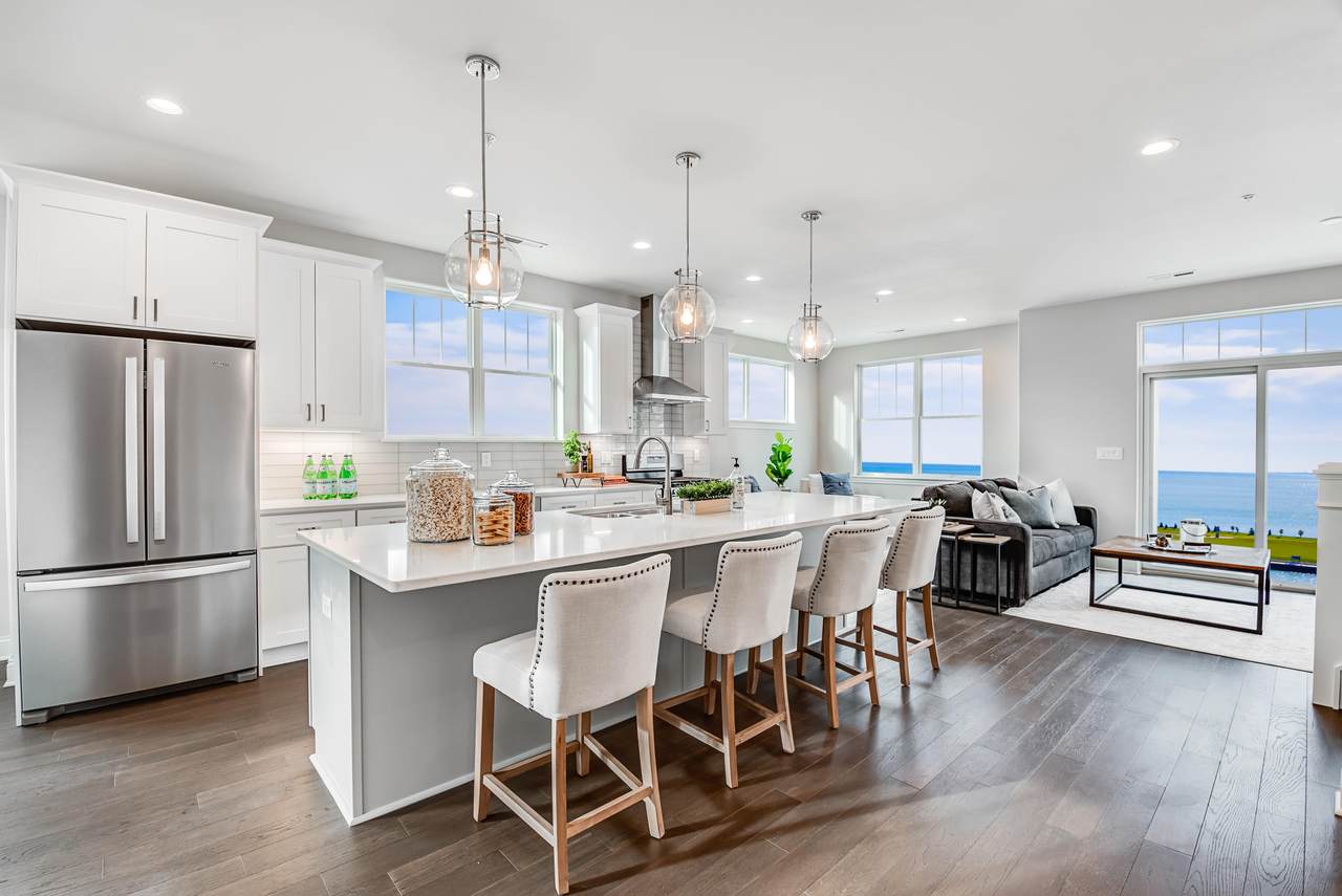 301 Lake St - Photo 1