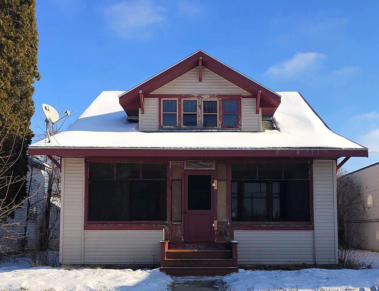 1514 Mclean Ave - Photo 1
