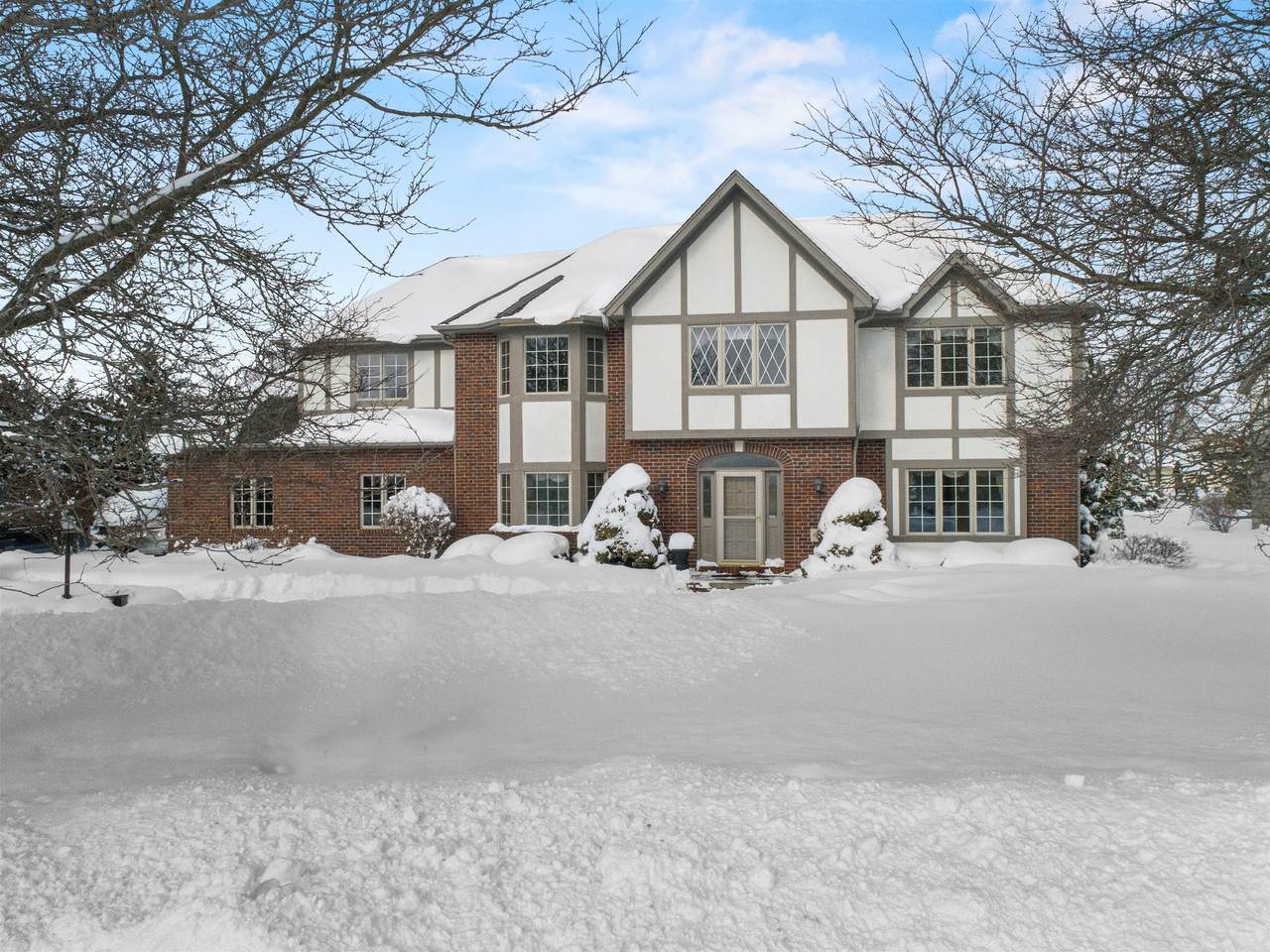 4822 Newport Ln - Photo 1