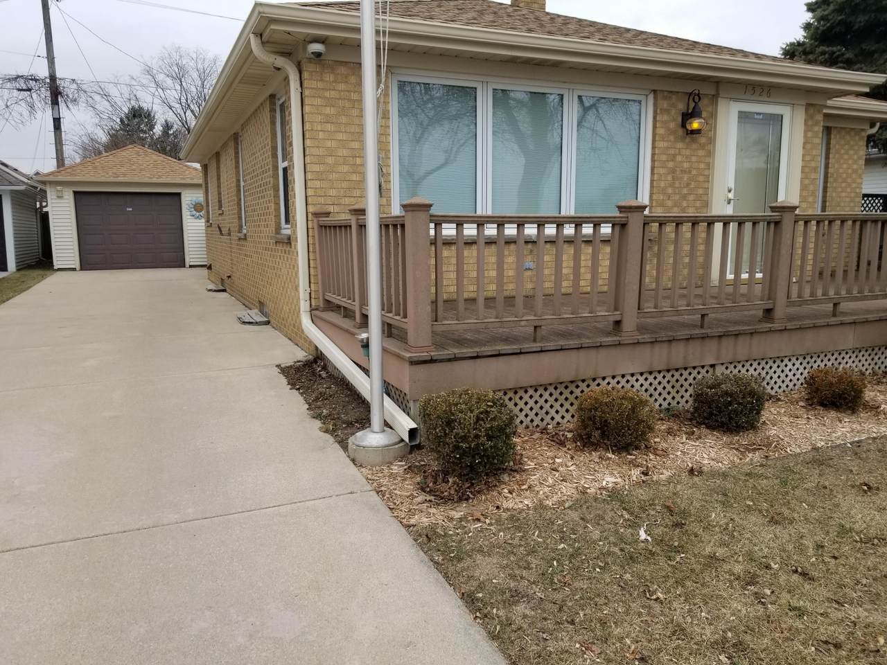 1526 Michigan Blvd - Photo 1
