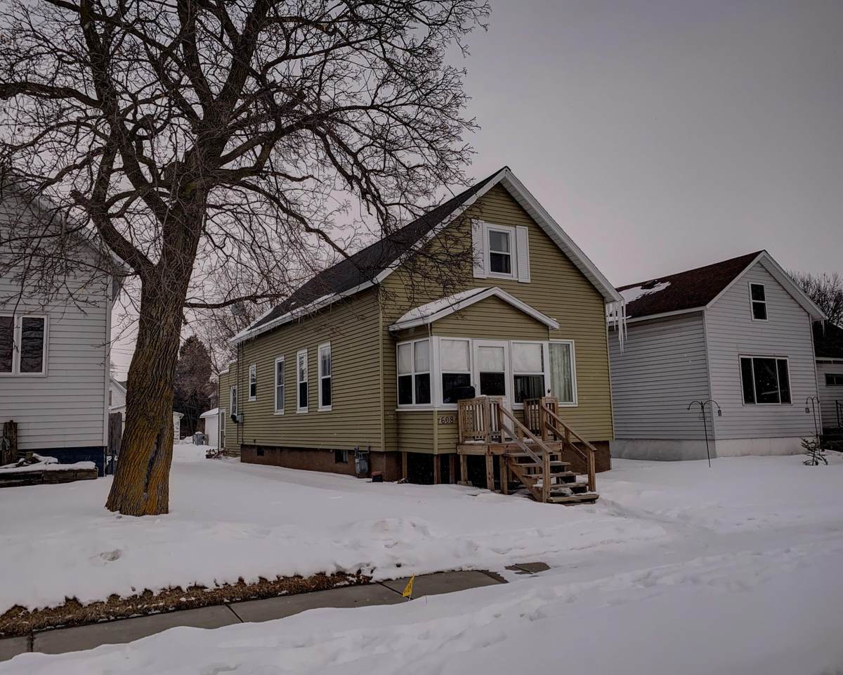 608 Elizabeth - Photo 1