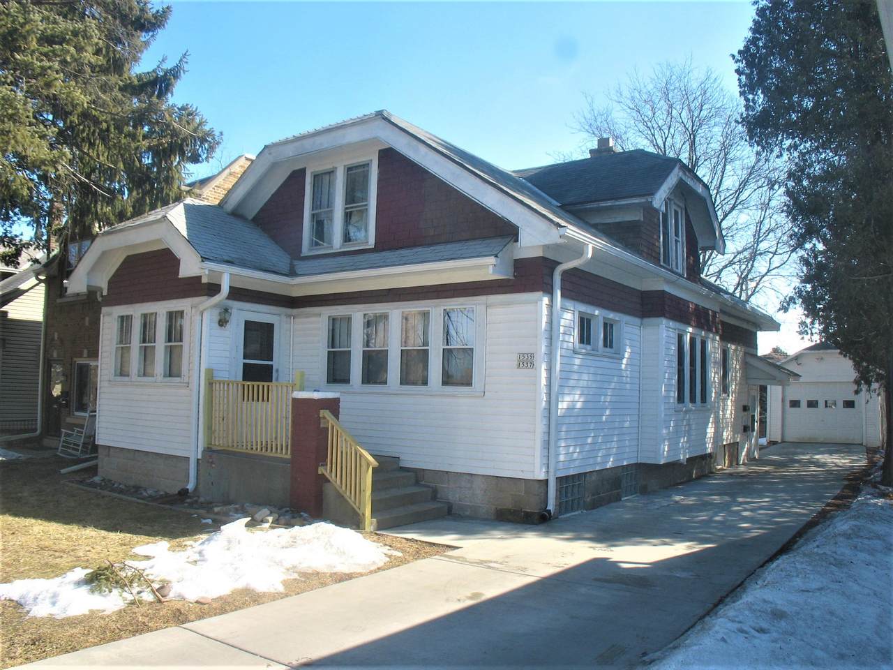 1537 Barton Ave - Photo 1