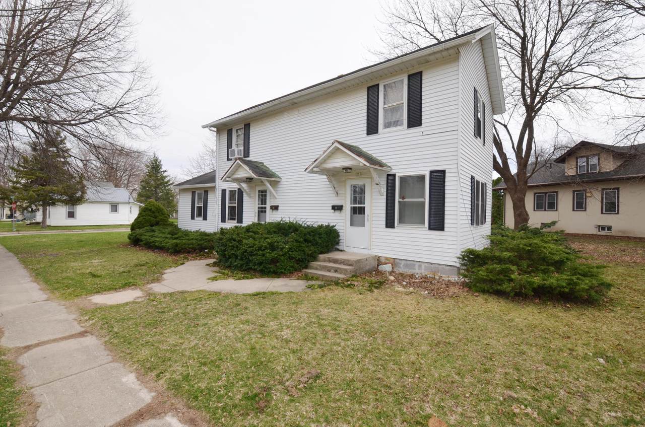 555 Whitewater St - Photo 1