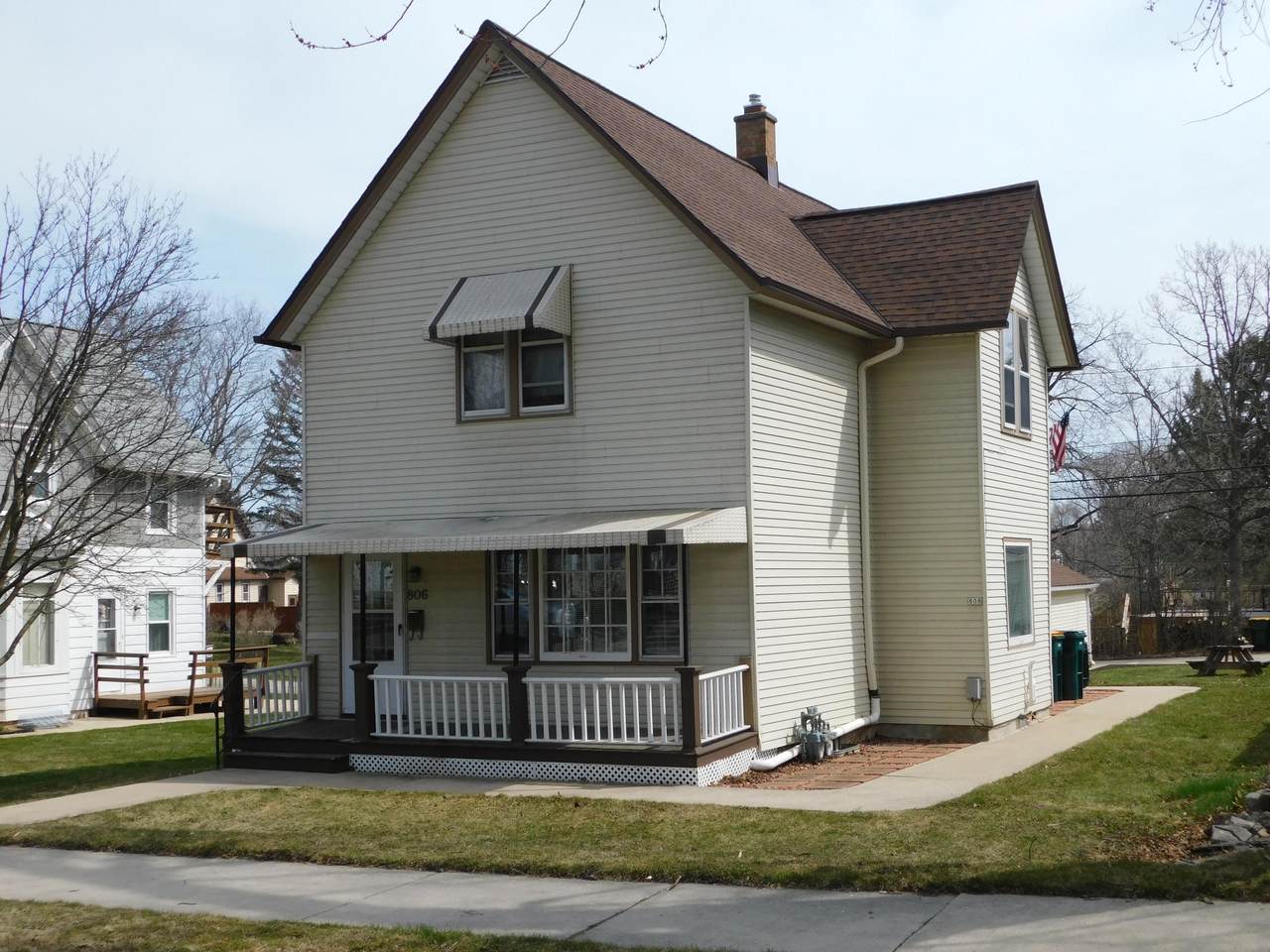 806 Wisconsin St - Photo 1