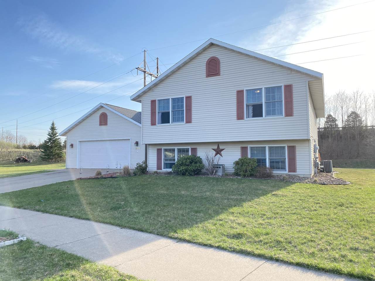 1004 Remington Dr - Photo 1