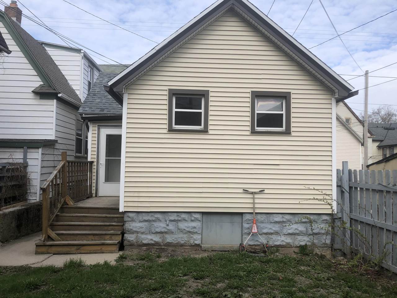 2407 Pierce St - Photo 1