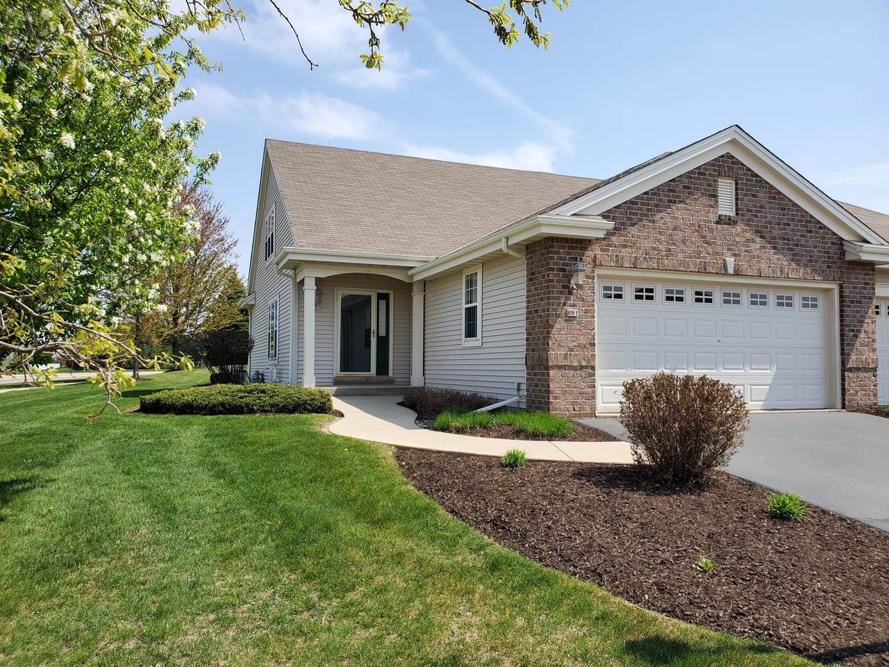 891 Sweetbriar Dr - Photo 1