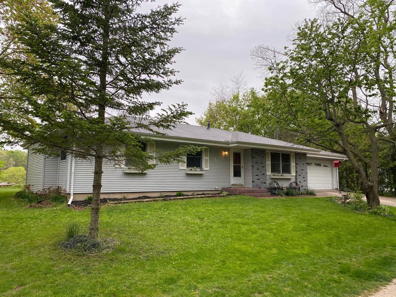 N2425 Laura St - Photo 1