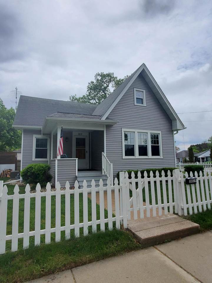 3819 15th St - Photo 1