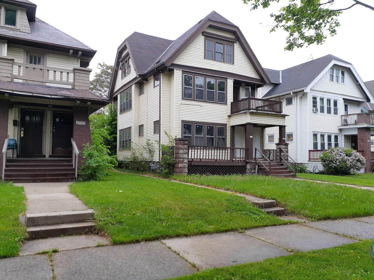 2713 47th St - Photo 1