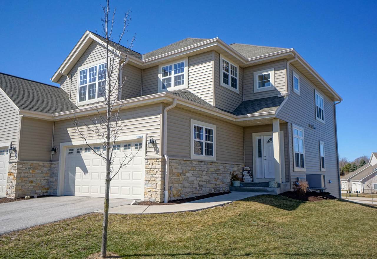 21820 Weather Edge Cir - Photo 1