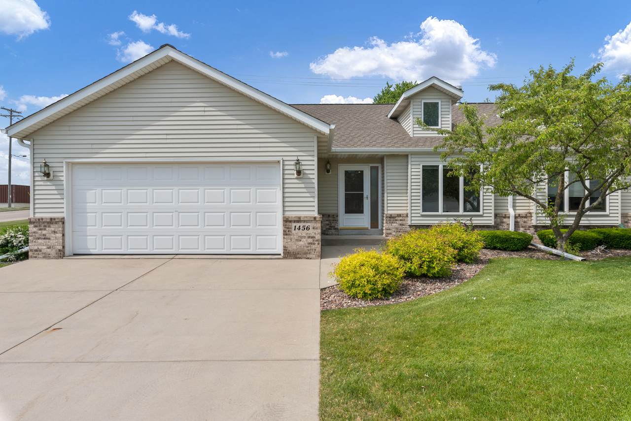 1456 Morning Glory Dr - Photo 1