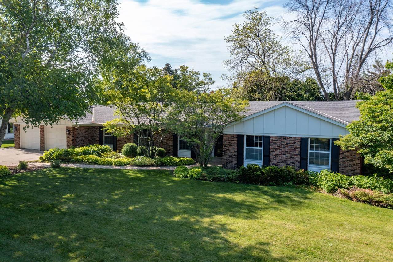 527 Grand Ave - Photo 1