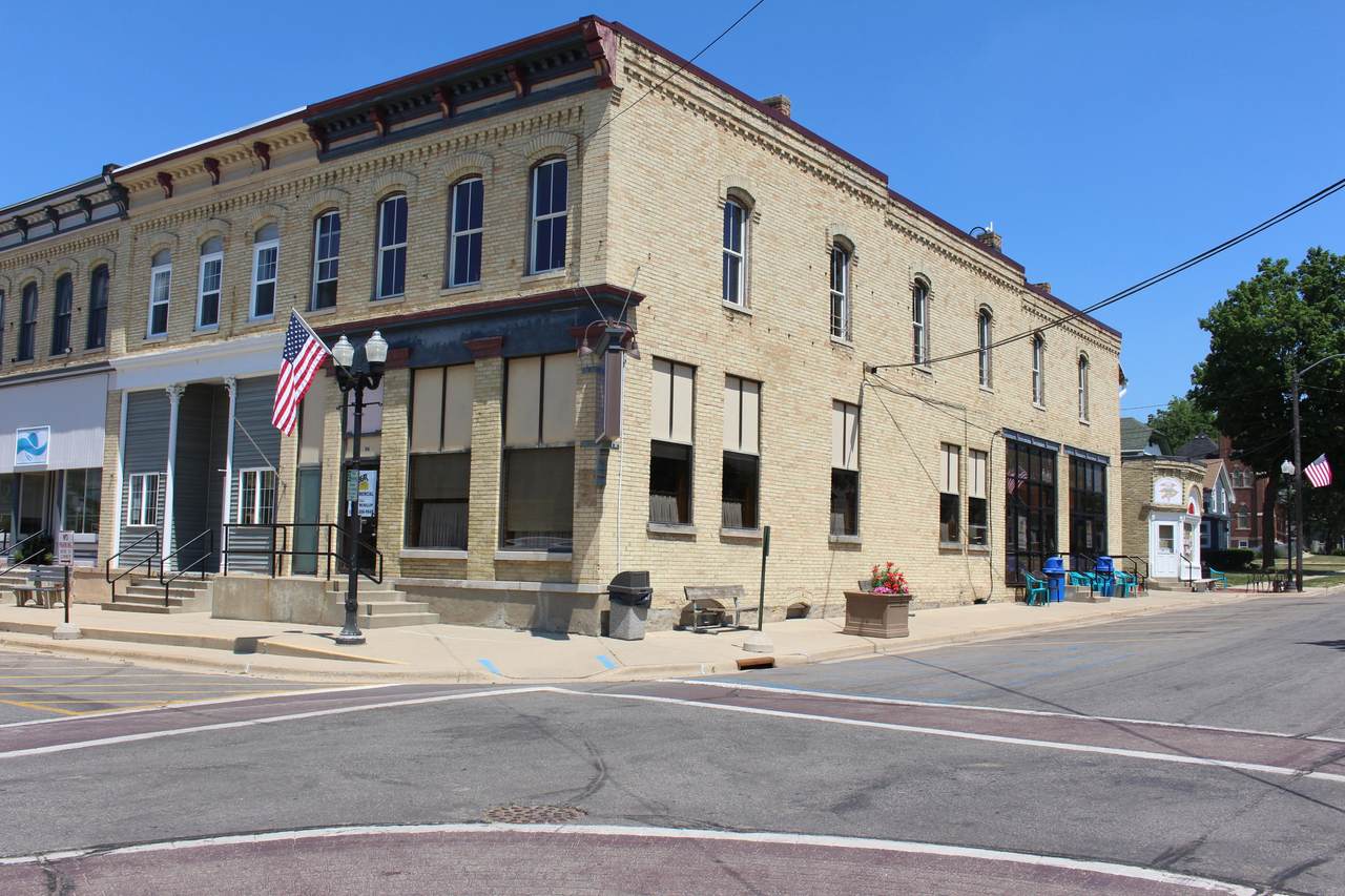 114 Plain St - Photo 1