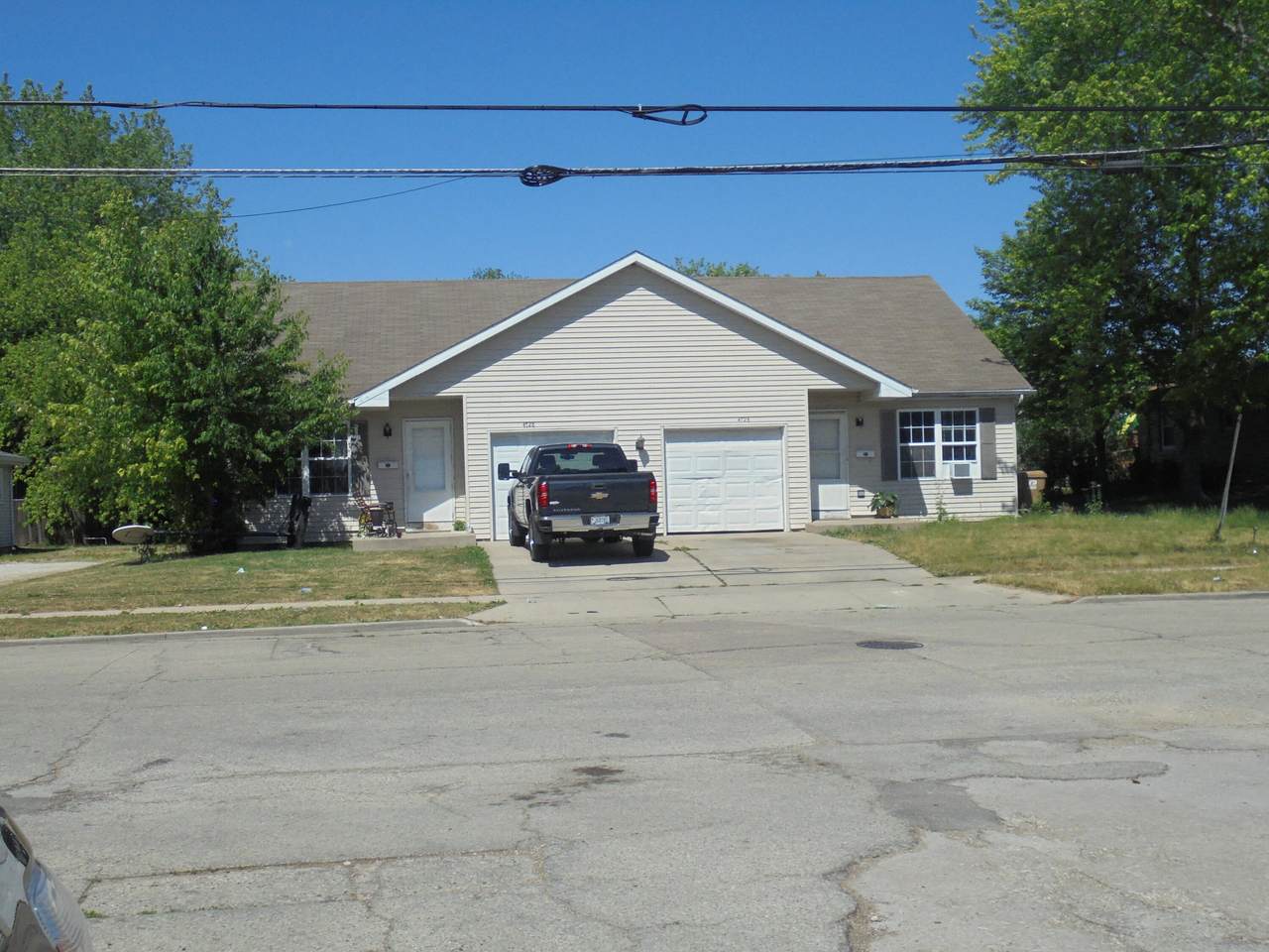 4726 38th Ave - Photo 1