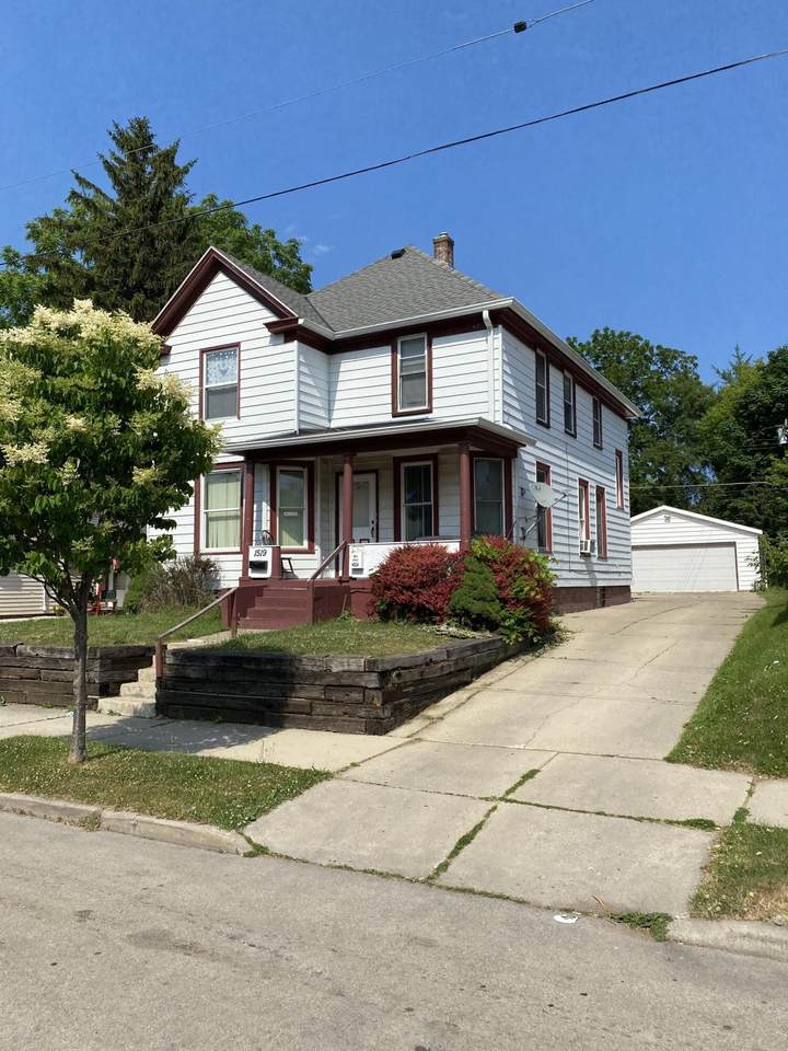 1519 Superior St - Photo 1
