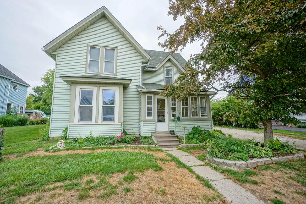 311 Oakton Ave - Photo 1