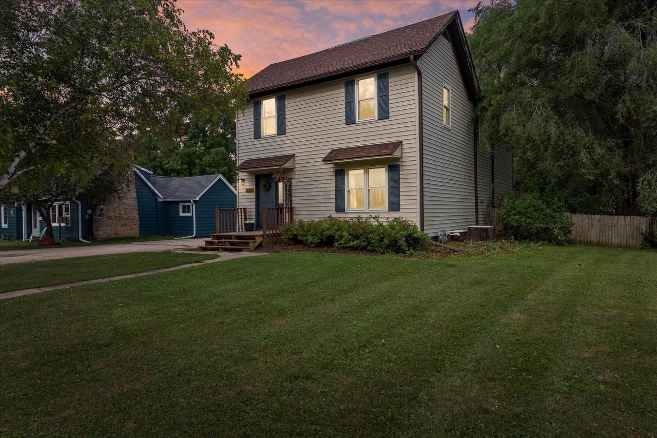 348 Prince St - Photo 1