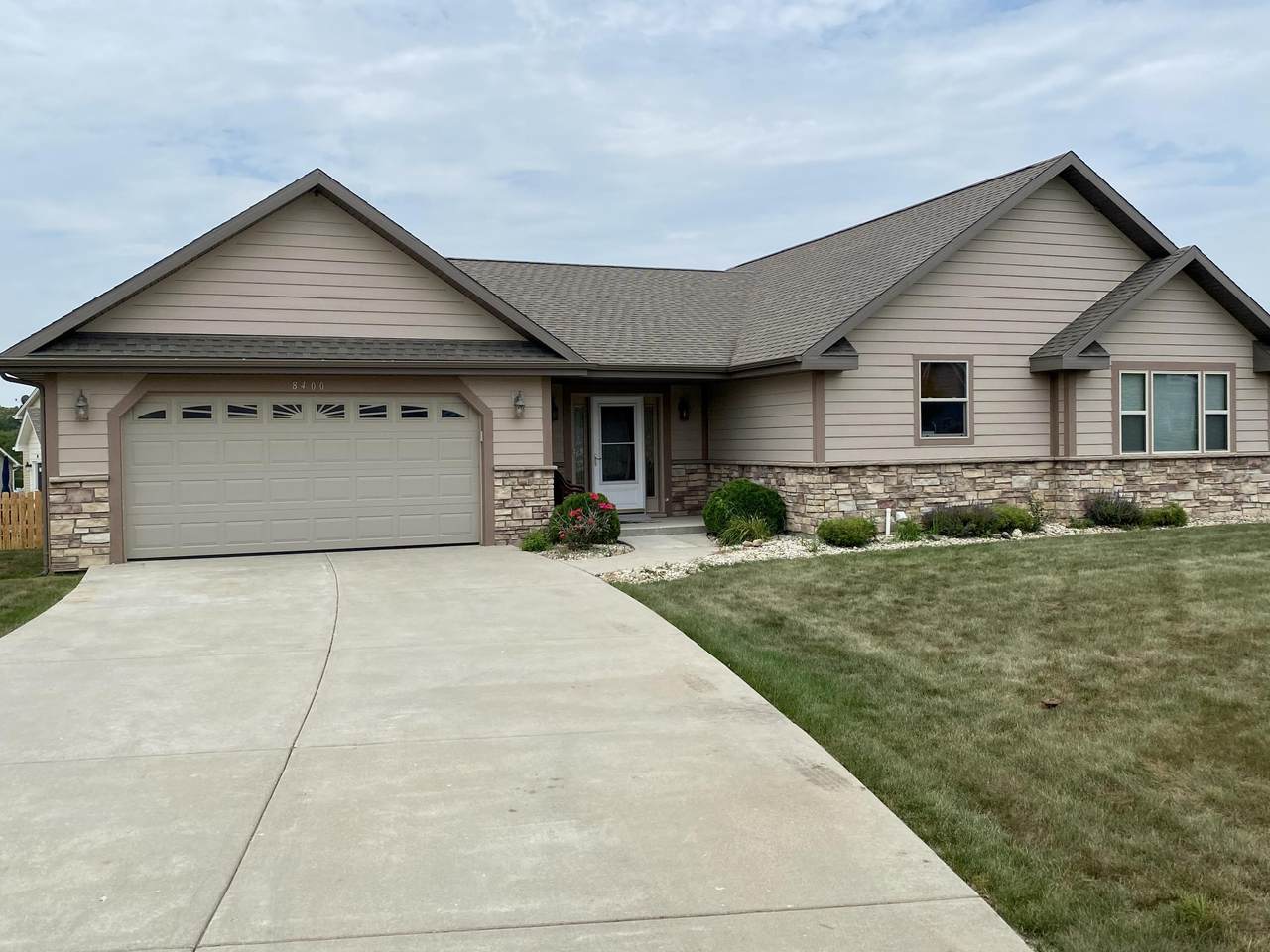 8400 94th Ave - Photo 1