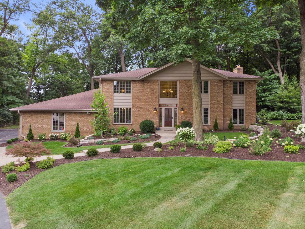 18285 Le Chateau Dr - Photo 1