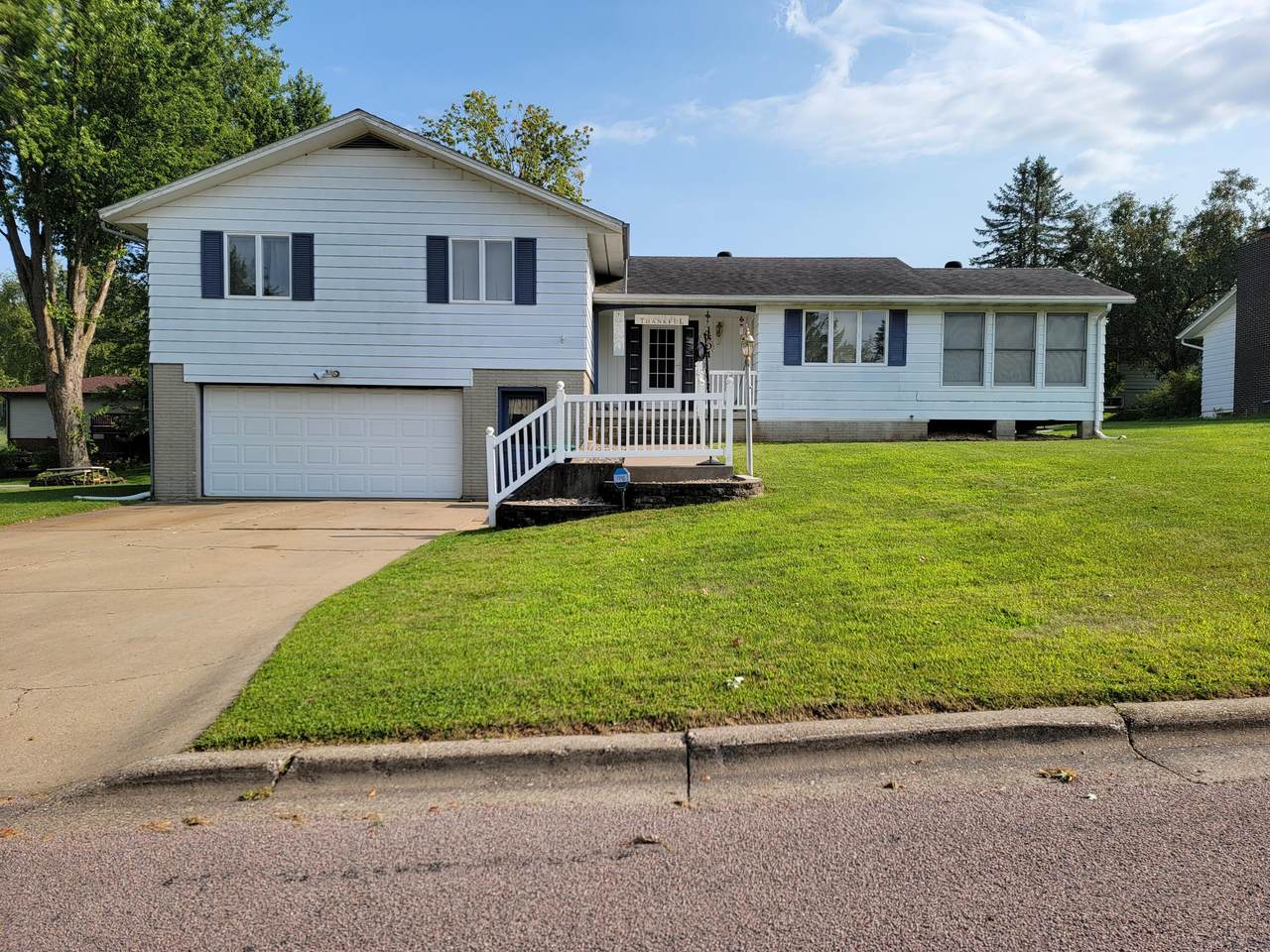 1601 Labus Dr - Photo 1