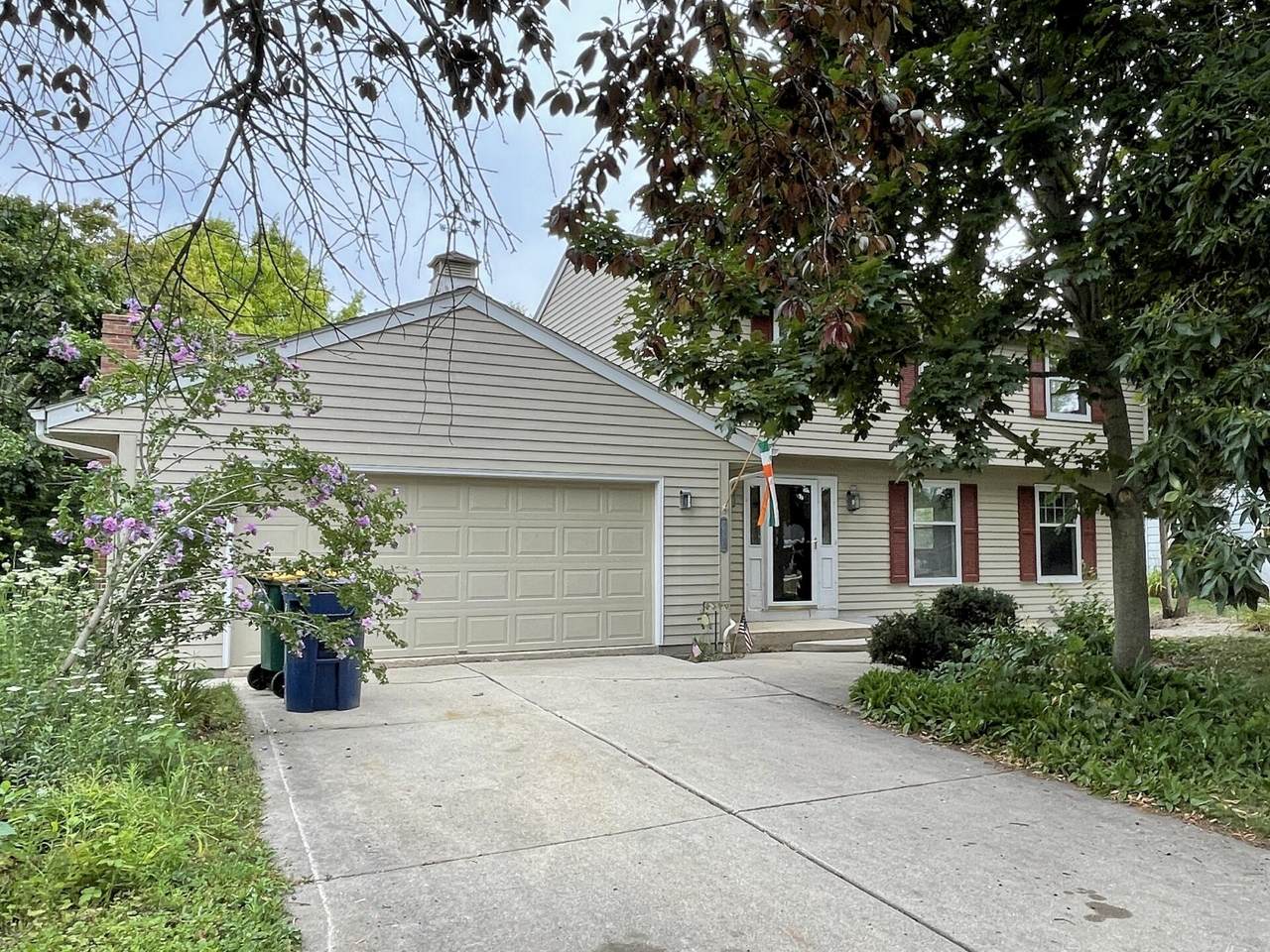 8590 Stonefield Dr - Photo 1