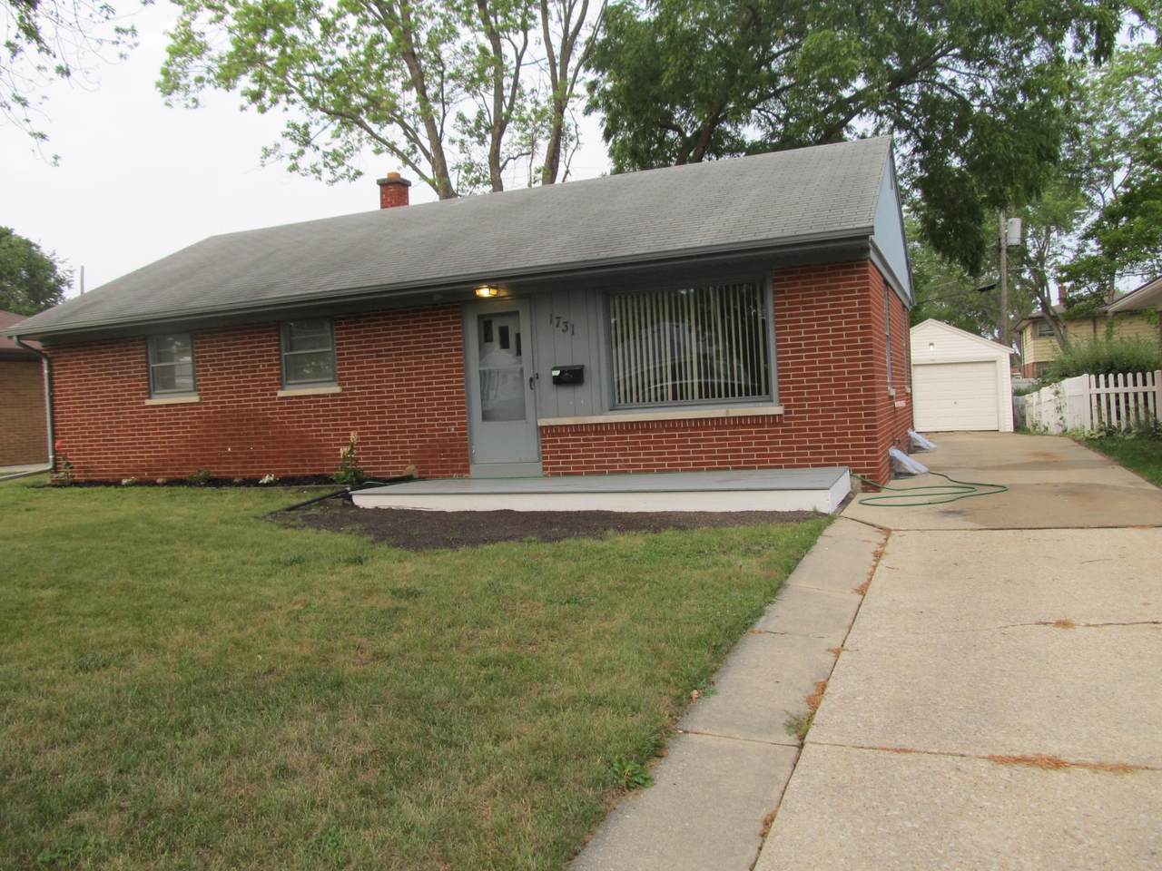 1731 Lathrop Ave - Photo 1
