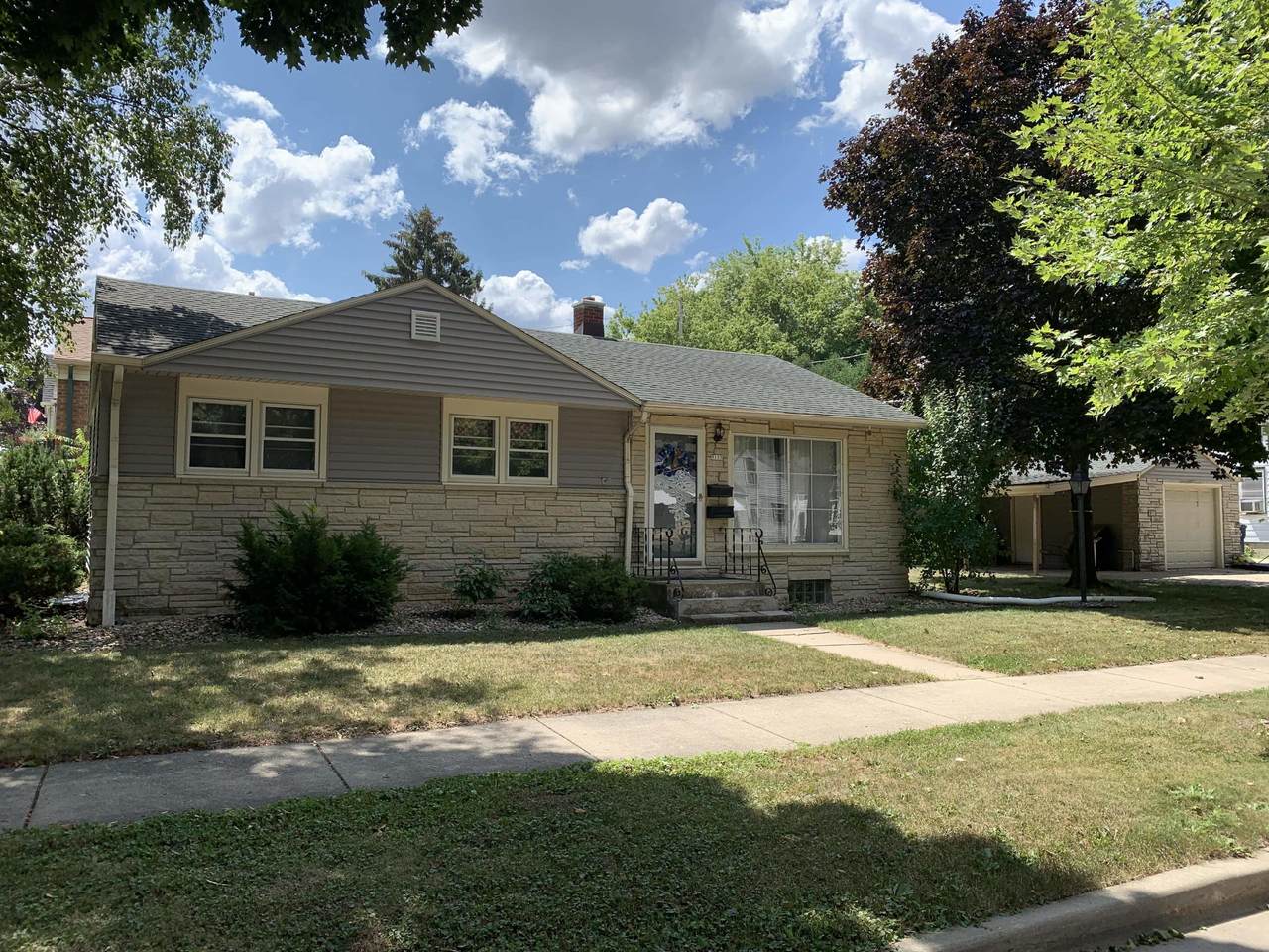 9105 Mount Vernon Ave - Photo 1