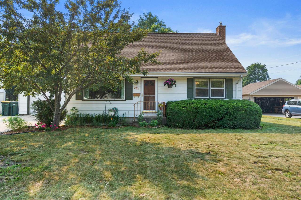 921 7th Ave - Photo 1