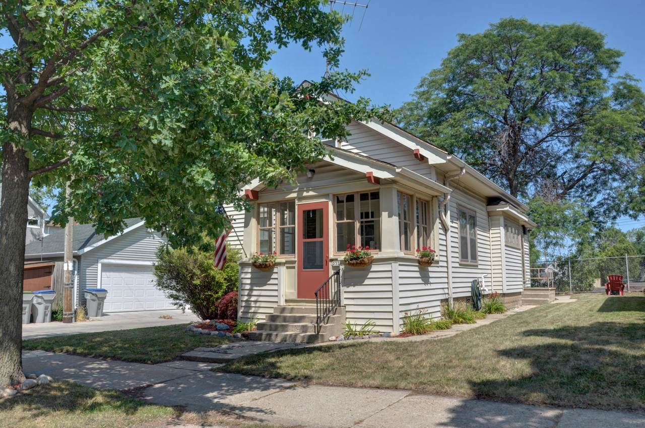 2322 Woodward St - Photo 1