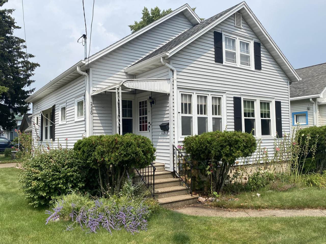 2220 12th St - Photo 1