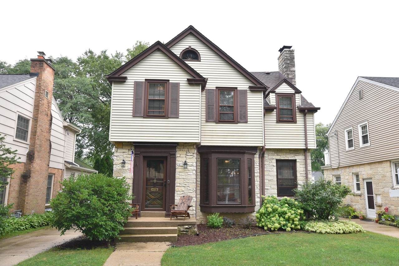 2437 88th St - Photo 1