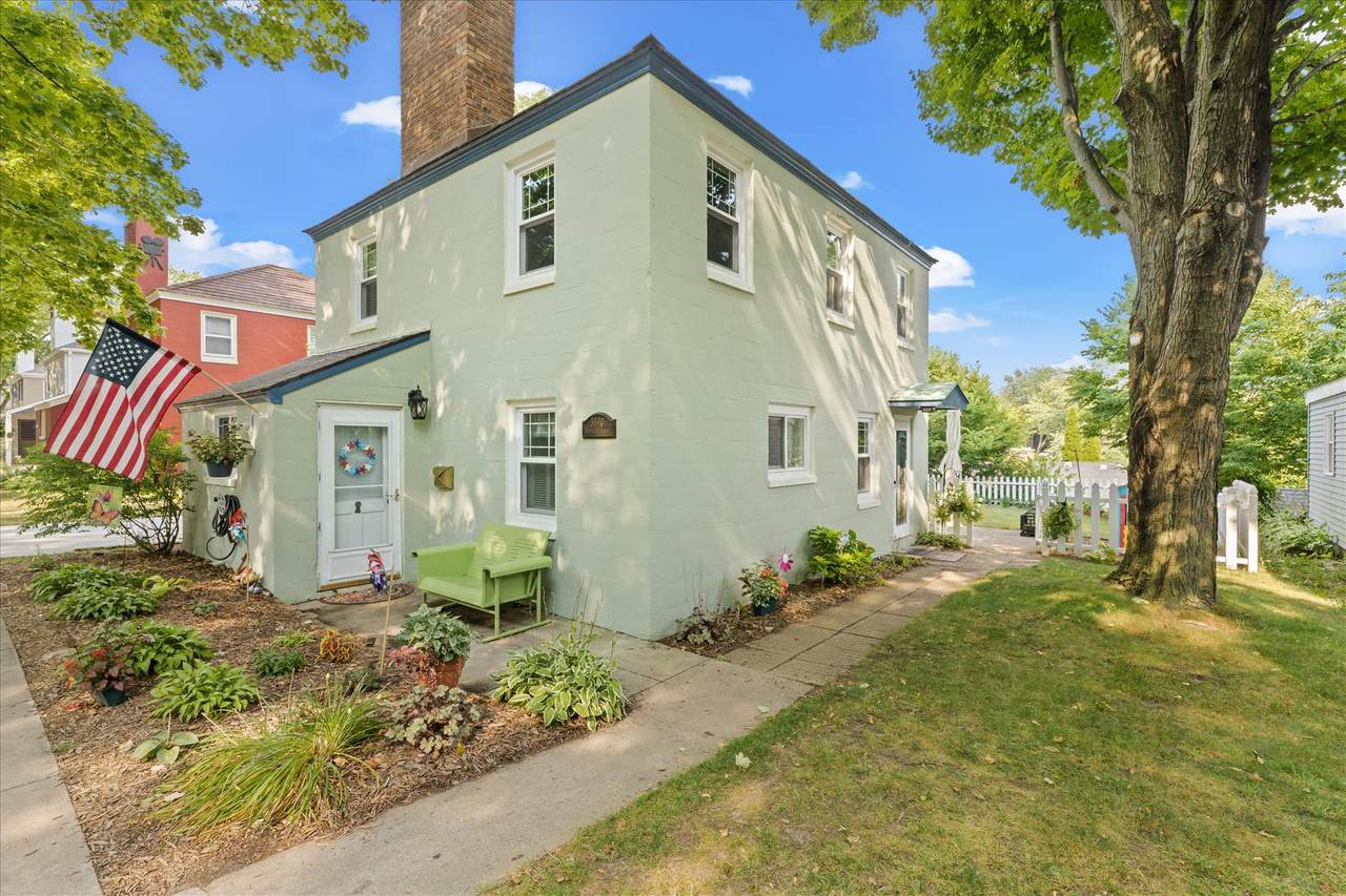 5590 Arrowwood St - Photo 1