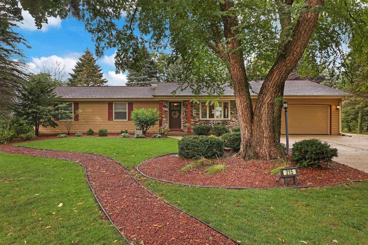 215 Pine Cir - Photo 1