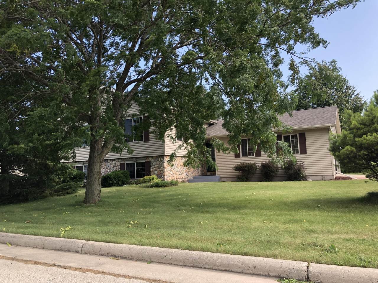 441 Birchwood St - Photo 1