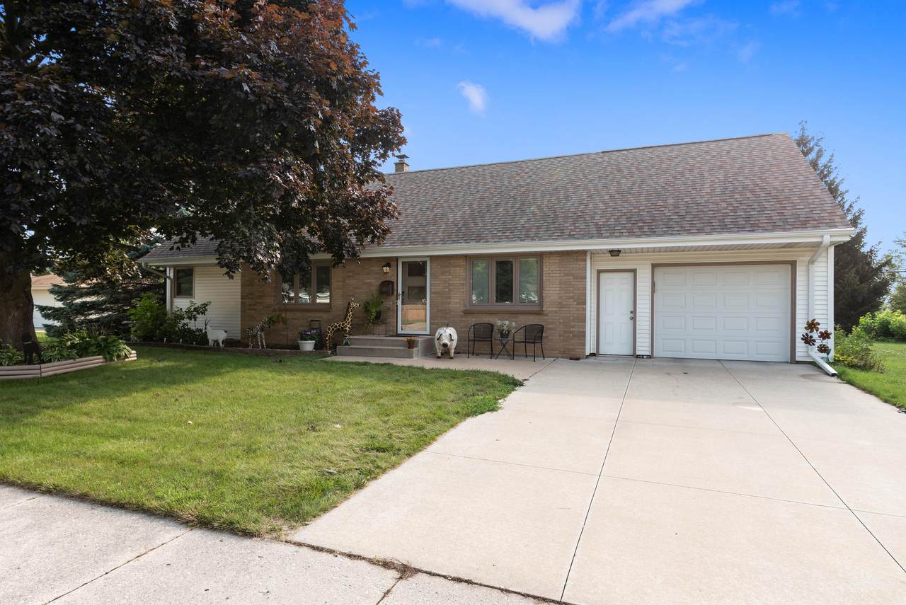1110 Stanford St - Photo 1