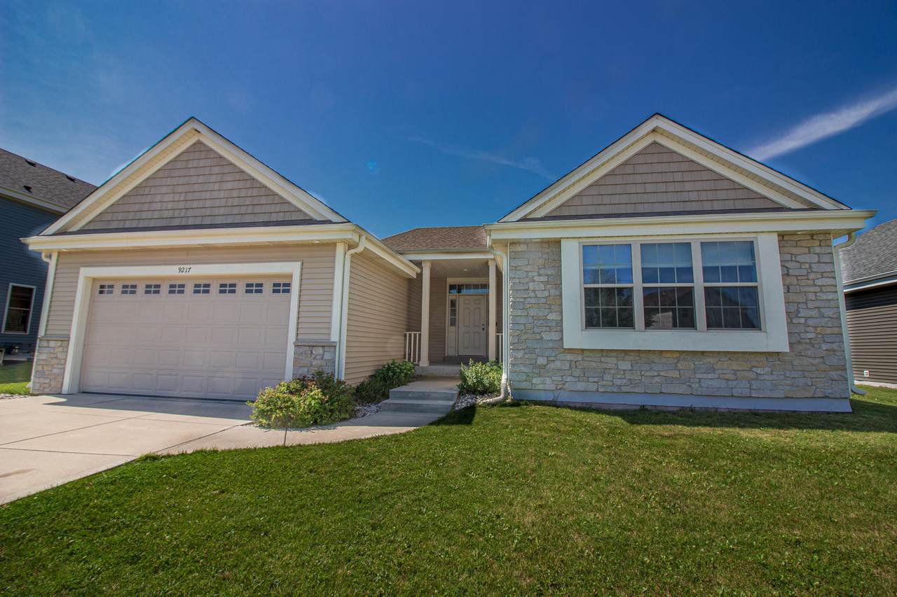 9217 Prairie Crossing Dr - Photo 1