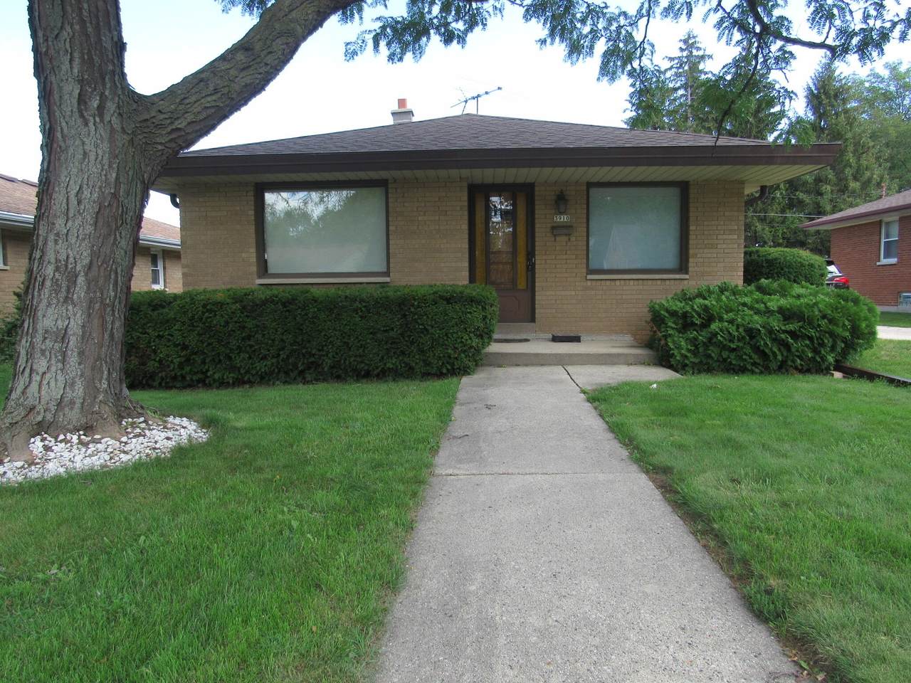 3910 55th St - Photo 1