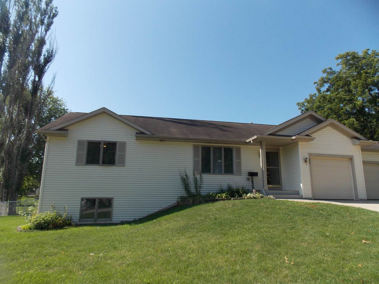 320 Pleasant St - Photo 1