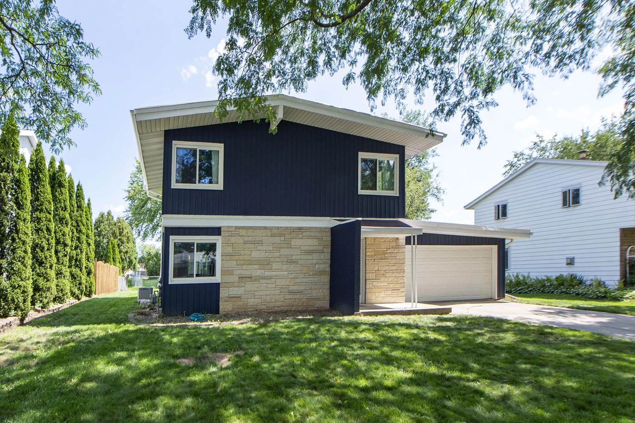 8058 59th St - Photo 1