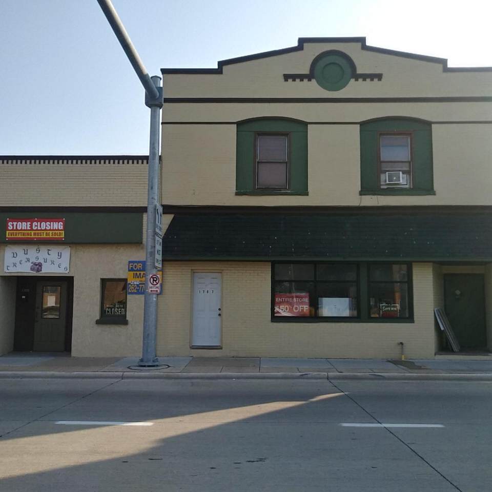 1709 Douglas Ave - Photo 1