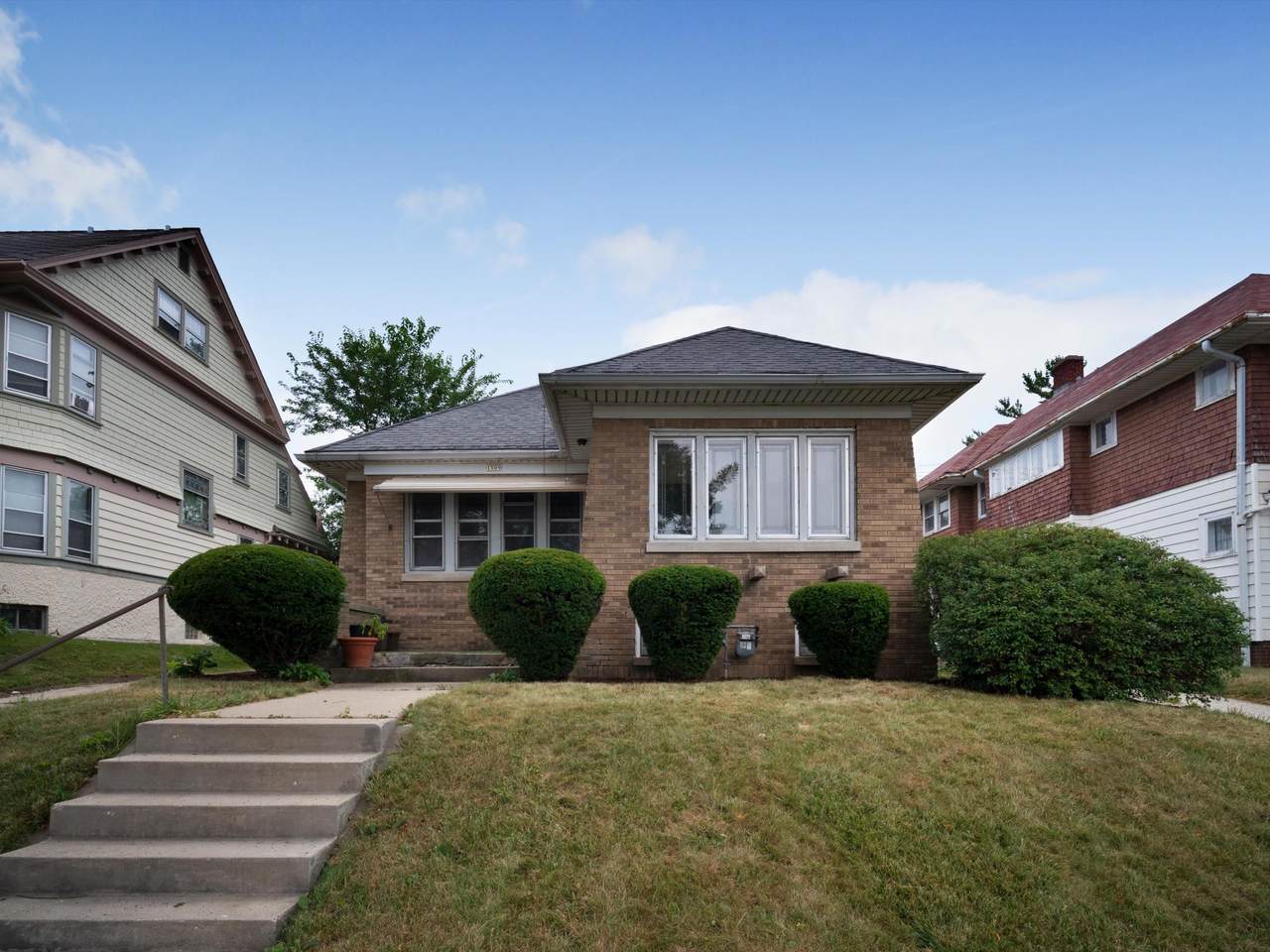 1509 47th St - Photo 1