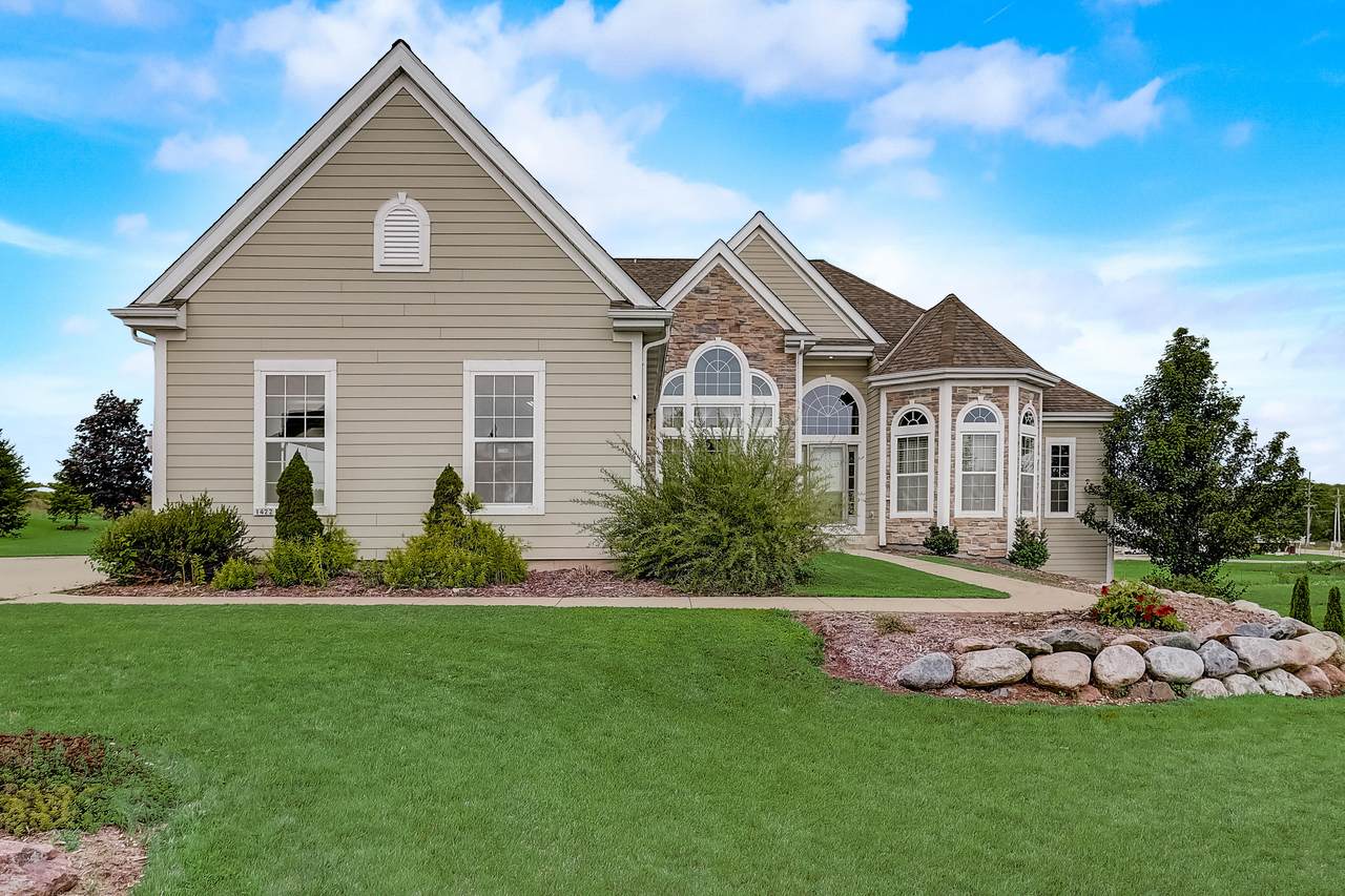 1422 Applewood Cir - Photo 1
