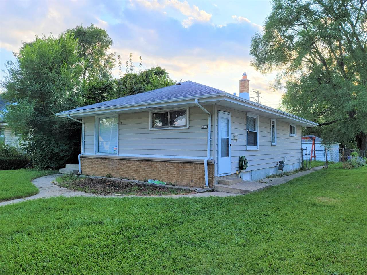 5763 68th St - Photo 1