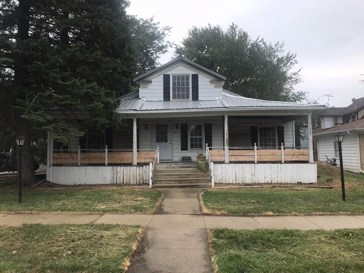 129 Third St - Photo 1