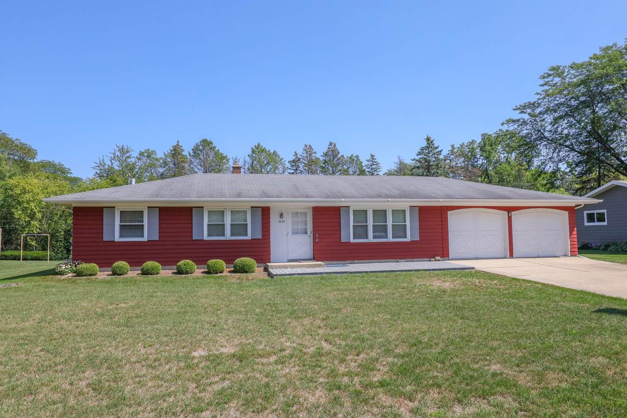 4233 Danbury Ln - Photo 1